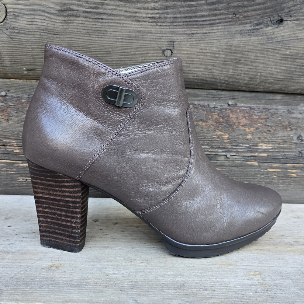Easy Spirit Kassandra Modern Western Minimalist Antigravity Comfort Bootie 9W - Picture 2 of 16